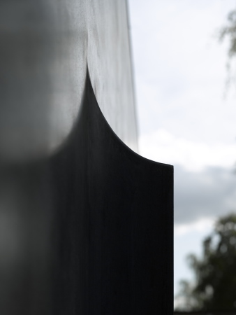 Barcode Architects, brabant, villa, wohnhaus, wohnen, rasen, glas, anthrazit, spiegel, garten, schornstein, blau, grau, schwarz, neubau, Villa X, architektur, rotterdam, niederlande, netherlands, Dirk Peters, Caro van de Venne, Christian van der Kooy