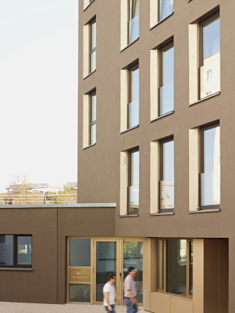 Baunetz, Meldung, Architektur, architecture, Tbingen, 2017, 2016, Friedrichstrae, Deutschland, Germany, Ackermann, Raff, Thomas Herrmann, Weier Turm, Wohnhaus, living, residential, Wohnen, Mehrfamilienhaus, Baugruppe, Baugemeinschaft, franzsische Fenster, mixed use, Gewerbe, Mischung, Arbeiten, business, Studio, Sockel, Bahnstrecke, railroad, soziale Mischung, Steinlach, Ufer