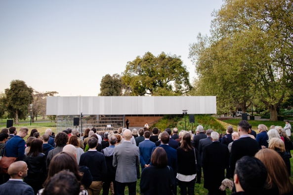 Baunetz, Arhcitektur, Meldung, Melbourne, Pavillion, Pavillon, Pavilion, Mpavilion, OMA, Rem Koolhaas, Architecture, David Gianotten, Naomi Milgrom Foundation, Queen Victoria Gardens, Australia, Tmothy Burgess, John Gollings