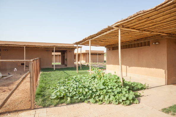 Baunetz, Meldungen, Architektur, Projekte, ZRS Architekten, Ziegert Roswag Seiler, TU Berlin, Jiyan Healing Garden, Chamchamal, Kurdistan, Irak, Jiyan Foundation for HumanRights, Therapiezentrum, Zentrum fr tiergesttzte Therapie, Traumazentrum, Traumabehandlung, Heilgarten, erster Bauabschnitt, Lehm, Uni Weimar, Campus Masters