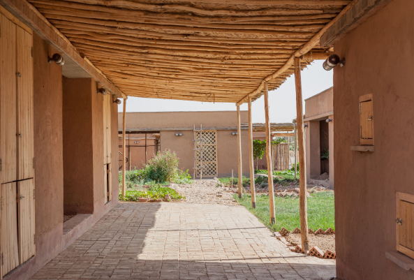 Baunetz, Meldungen, Architektur, Projekte, ZRS Architekten, Ziegert Roswag Seiler, TU Berlin, Jiyan Healing Garden, Chamchamal, Kurdistan, Irak, Jiyan Foundation for HumanRights, Therapiezentrum, Zentrum fr tiergesttzte Therapie, Traumazentrum, Traumabehandlung, Heilgarten, erster Bauabschnitt, Lehm, Uni Weimar, Campus Masters