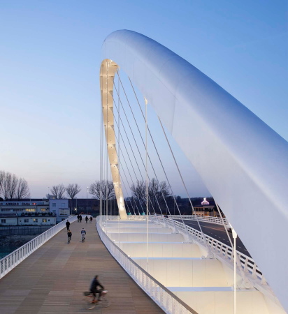 Baunetz, Meldung, Architektur, architecture, 2016, 2017, Richard Meier, Hufton + Crow, Alessandria, Italien, italy, Norditalien, Piemont, Citadella, Brcke, bridge, Tanaro, Dante O. Benini, Stahl, steel, Bogenbrcke, wei, white, urban space, Stadtraum, civic space