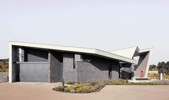 Baunetz, Architektur, architecture, News, Meldung, Spanien, Espana, Spain, Krematorium, Tod, Feuer, Verbrennen, Abschied, Beton, Holz, Glas, Bestatter, Bestattung, Feuerbestattung, Zeremonie, Tote, Sarg, Crematory in Igualada, Igualadas Cemetery Park, Barcelona, Carme Pins Desplat, Estudio Carme Pins, Jess Arenas, Jordi Bernad, Samuel Arriola