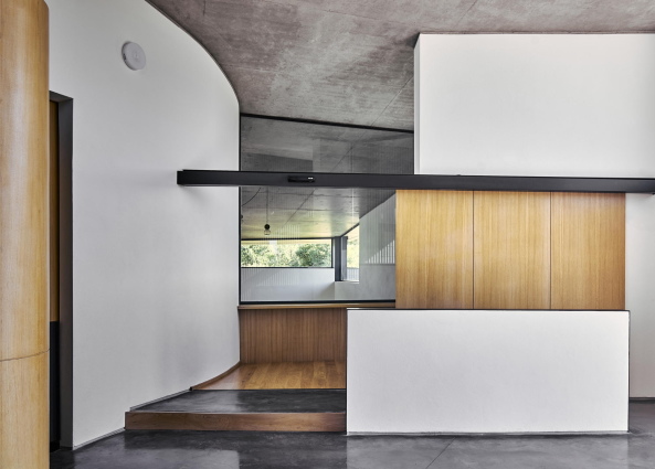 Baunetz, Architektur, architecture, News, Meldung, Spanien, Espana, Spain, Krematorium, Tod, Feuer, Verbrennen, Abschied, Beton, Holz, Glas, Bestatter, Bestattung, Feuerbestattung, Zeremonie, Tote, Sarg, Crematory in Igualada, Igualadas Cemetery Park, Barcelona, Carme Pins Desplat, Estudio Carme Pins, Jess Arenas, Jordi Bernad, Samuel Arriola