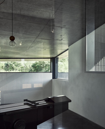 Baunetz, Architektur, architecture, News, Meldung, Spanien, Espana, Spain, Krematorium, Tod, Feuer, Verbrennen, Abschied, Beton, Holz, Glas, Bestatter, Bestattung, Feuerbestattung, Zeremonie, Tote, Sarg, Crematory in Igualada, Igualadas Cemetery Park, Barcelona, Carme Pins Desplat, Estudio Carme Pins, Jess Arenas, Jordi Bernad, Samuel Arriola