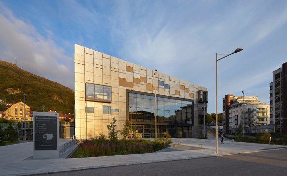 Baunetz, Meldung, Architektur, Snoehetta, Kunsthochschule, Bergen, Norwegen,  Kunst- und Designhochschule, Design, Facade, Fassade, Norway, Hufton Crow, Zaha Hadid, KMD, Architecture