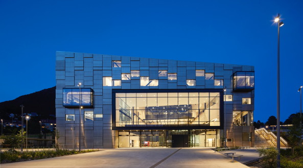 Baunetz, Meldung, Architektur, Snoehetta, Kunsthochschule, Bergen, Norwegen,  Kunst- und Designhochschule, Design, Facade, Fassade, Norway, Hufton Crow, Zaha Hadid, KMD, Architecture