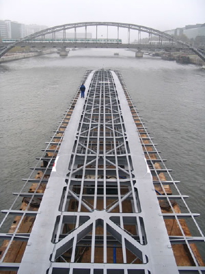 In Paris wird die letzte Seine-Brcke fertig gestellt