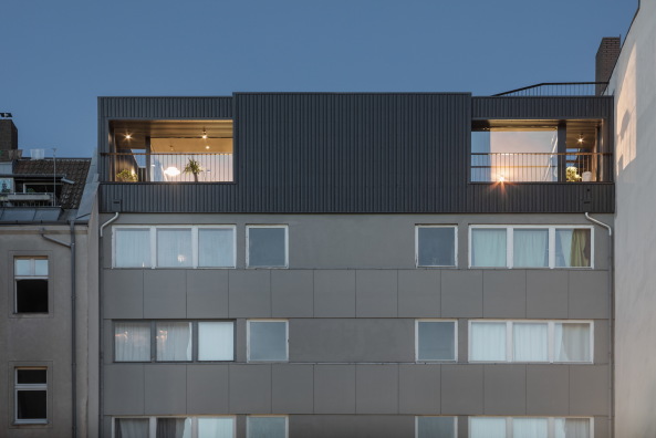 Penthouse in Berlin von Atelier Zafari