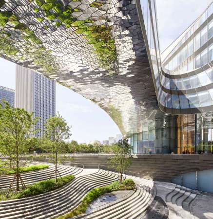 Baunetz, Architektur, Meldungen, Projekte, China, Hangzhou, Raffles City, UNStudio, CapitaLand, urban hub, Gemischtnutzung, Wohn- und Gesch�ftshaus, Qianjiang New Town, Hochhaus, stromlinienf�rmige T�rme, landmark, green city, wave, motion, Aluminiumfassade, Atrium, kurvenf�rmig, Welle Hufton + Crow, Seth Powers, Jin Xing
