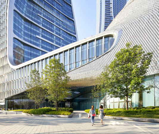 Baunetz, Architektur, Meldungen, Projekte, China, Hangzhou, Raffles City, UNStudio, CapitaLand, urban hub, Gemischtnutzung, Wohn- und Gesch�ftshaus, Qianjiang New Town, Hochhaus, stromlinienf�rmige T�rme, landmark, green city, wave, motion, Aluminiumfassade, Atrium, kurvenf�rmig, Welle Hufton + Crow, Seth Powers, Jin Xing