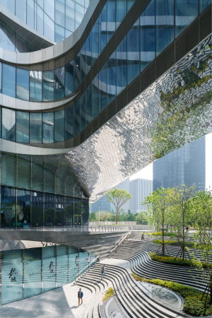 Baunetz, Architektur, Meldungen, Projekte, China, Hangzhou, Raffles City, UNStudio, CapitaLand, urban hub, Gemischtnutzung, Wohn- und Gesch�ftshaus, Qianjiang New Town, Hochhaus, stromlinienf�rmige T�rme, landmark, green city, wave, motion, Aluminiumfassade, Atrium, kurvenf�rmig, Welle Hufton + Crow, Seth Powers, Jin Xing