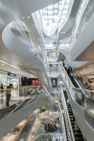 Baunetz, Architektur, Meldungen, Projekte, China, Hangzhou, Raffles City, UNStudio, CapitaLand, urban hub, Gemischtnutzung, Wohn- und Geschftshaus, Qianjiang New Town, Hochhaus, stromlinienfrmige Trme, landmark, green city, wave, motion, Aluminiumfassade, Atrium, kurvenfrmig, Welle Hufton + Crow, Seth Powers, Jin Xing