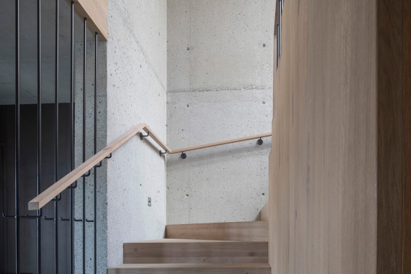 Bauentz, Meldung, Architektur, architecture, �sterreich, Austria, Tirol, Tyrol, Haus Welser, Mutters, ao architekten, G�nter Richard Wett, housing, Wohnhaus, Einfamilienhaus, single family house, home, mountains, Berge, Alpen, Alps, Sichtbeton, concrete, exposed concrete, Holz, wood, roof Dach, Wipptal, Innsbruck