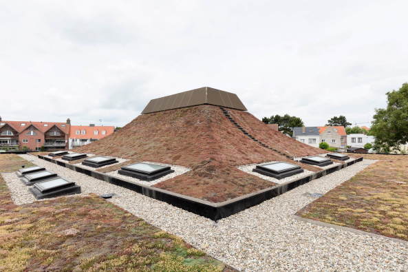 Baunetz, Meldungen, Architektur, Projekte, Belgien, Knokke-Heist, NL Architects, Basisschool De Vonk, Scholencampus De Vonk De Pluim, Schulgebude, primary school, Passiefschool, Passivschule, canadian well, Vulkan, Vorbau, Vollwrmeschutz, green roof, Marcel van der Burg