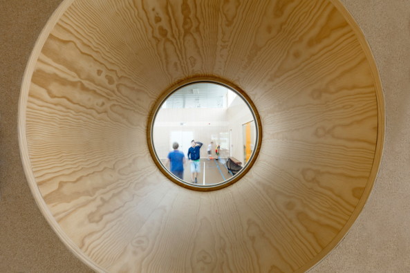 Baunetz, Meldungen, Architektur, Projekte, Belgien, Knokke-Heist, NL Architects, Basisschool De Vonk, Scholencampus De Vonk De Pluim, Schulgebude, primary school, Passiefschool, Passivschule, canadian well, Vulkan, Vorbau, Vollwrmeschutz, green roof, Marcel van der Burg