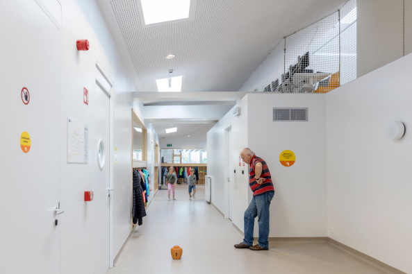 Baunetz, Meldungen, Architektur, Projekte, Belgien, Knokke-Heist, NL Architects, Basisschool De Vonk, Scholencampus De Vonk De Pluim, Schulgebude, primary school, Passiefschool, Passivschule, canadian well, Vulkan, Vorbau, Vollwrmeschutz, green roof, Marcel van der Burg