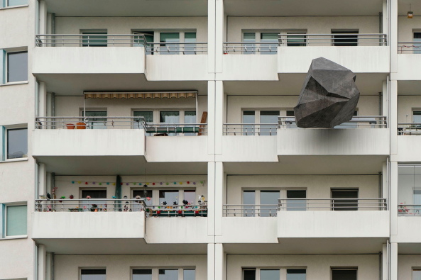 Steinwurf, Kunst am Bau,  Borgmann Lenk, Wurf, Stein, Beton, Monolith, Berlin, Marzahn, Plattenbau, Baunetz
