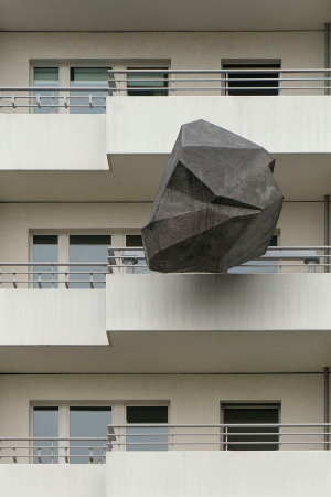 Steinwurf, Kunst am Bau,  Borgmann Lenk, Wurf, Stein, Beton, Monolith, Berlin, Marzahn, Plattenbau, Baunetz