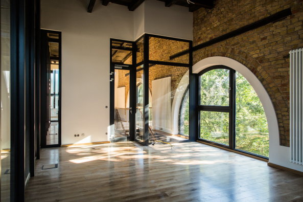 Baunetz, Meldung, Architektur, architecture, 2017, Berlin, Wilhelmsruh, Deutschland, Germany, cpm Architekten, Umbau, Sanierung, renovation, Entwicklung, development, Bergmann, Borsig, Elektrizittswerke, Hallen, hall, red brick, Ziegel, Backstein, Industriehalle, Werkhalle, Industriegebiet, Rammstein, Band, Musikindustrie, Management, Merchandising, Fan, Denkmalschutz, vorbildlich, Ferdinand-von-Quast-Medaille, Quast-Medaille, Bro, offices, Lager, storage, Ausstellung, exhibition