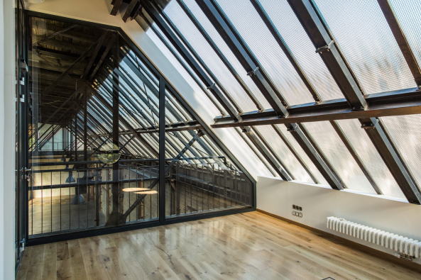 Baunetz, Meldung, Architektur, architecture, 2017, Berlin, Wilhelmsruh, Deutschland, Germany, cpm Architekten, Umbau, Sanierung, renovation, Entwicklung, development, Bergmann, Borsig, Elektrizittswerke, Hallen, hall, red brick, Ziegel, Backstein, Industriehalle, Werkhalle, Industriegebiet, Rammstein, Band, Musikindustrie, Management, Merchandising, Fan, Denkmalschutz, vorbildlich, Ferdinand-von-Quast-Medaille, Quast-Medaille, Bro, offices, Lager, storage, Ausstellung, exhibition