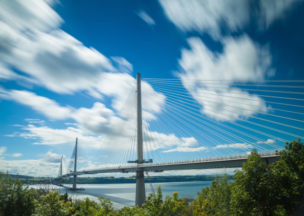 Queensferry Crossing, Schrgkabelbrcke, Firth of Fourth, Schottland, drei Pylone, berlappende Kabel