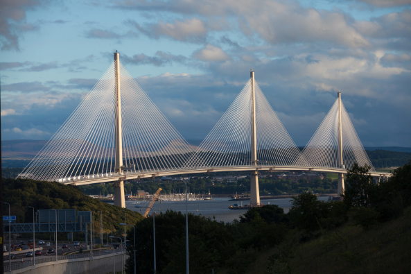 Queensferry Crossing, Schrgkabelbrcke, Firth of Fourth, Schottland, drei Pylone, berlappende Kabel