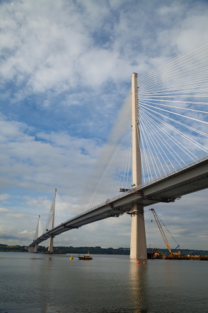 Queensferry Crossing, Schrgkabelbrcke, Firth of Fourth, Schottland, drei Pylone, berlappende Kabel