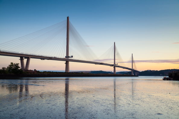 Queensferry Crossing, Schrgkabelbrcke, Firth of Fourth, Schottland, drei Pylone, berlappende Kabel