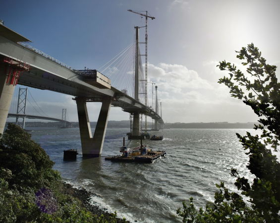 Queensferry Crossing, Schrgkabelbrcke, Firth of Fourth, Schottland, drei Pylone, berlappende Kabel