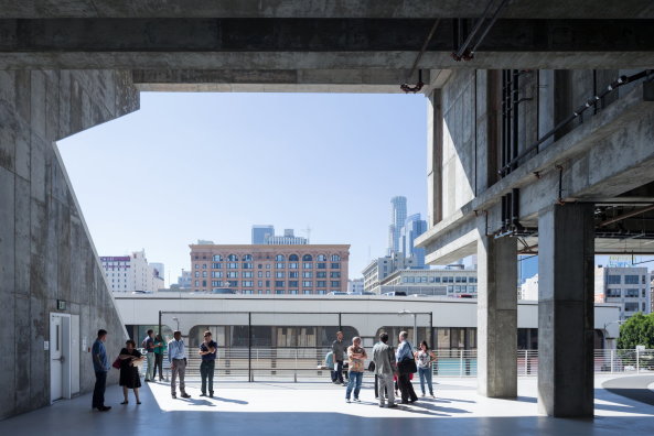 Baunetz, Meldung, Architektur, architecture, 2017, Zumtobel, Zumtobel Group Award, Preis, award, Aedes, Berlin, Kristin Feireiss, Hans-Jrgen Commerell, Michael Maltzan, UNStudio, Ben van Berkel, Arturo Vittori, TeamMinus, Young Professionals, Kjetil Traedal Thorsen, Star Apartments, Los Angeles, Arnheim, Arnhem, Hauptbahnhof, central station, Warka Water, Dorze, Omo, Tal, valley, Ethiopia, thiopien, Jianamani Visitor Centre, Besucherzentrum, China, Yushu, Dornbirn, Austria, sterreich, innovations, sustainability, humanity, built environment, Nachhaltigkeit, gebaute Umwelt, Humanitt, Menschlichkeit, kologie, ecology, Innovation, Iwan Baan, Siebe Swart, Pieter Kers, Ronald Tilleman, Eva Bloem, Hufton + Crow, Bu Lai En, Rongqing Chen