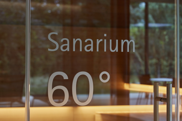 Freizeitbad in Offenburg von 4a Architekten