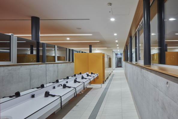 Freizeitbad in Offenburg von 4a Architekten