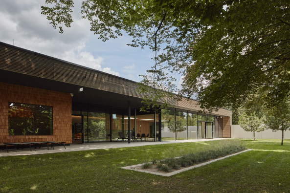 Freizeitbad in Offenburg von 4a Architekten