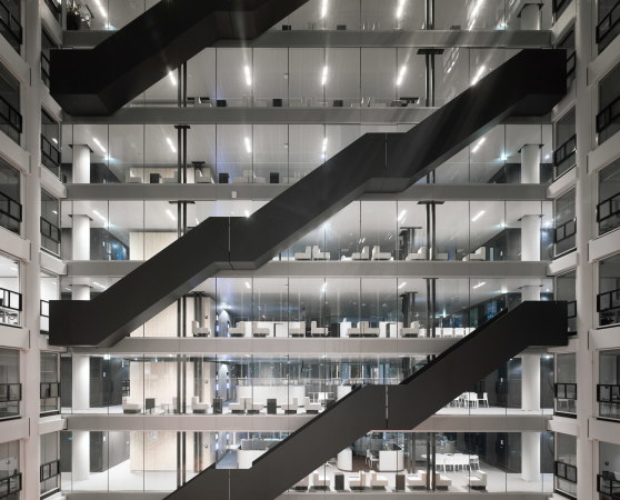 Durchblick dank Glasfronten - innen wie auen.