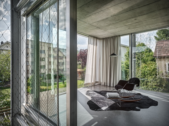 ... geht es in die vier Wohnateliers.