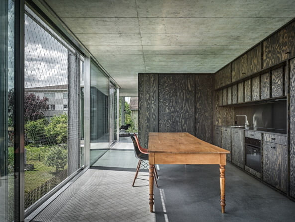 Kche mit Ausblick  und groem Muster