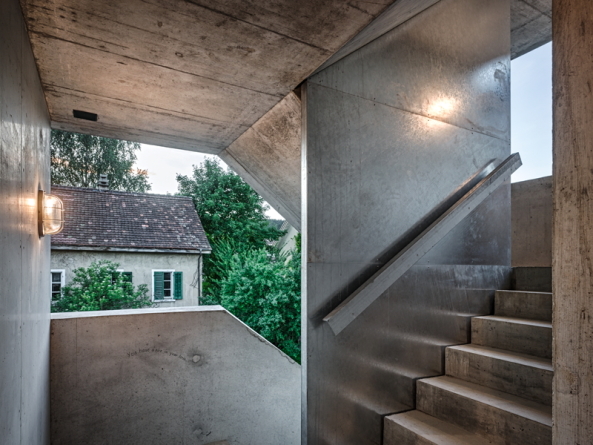 Durchs offene Treppenhaus ...