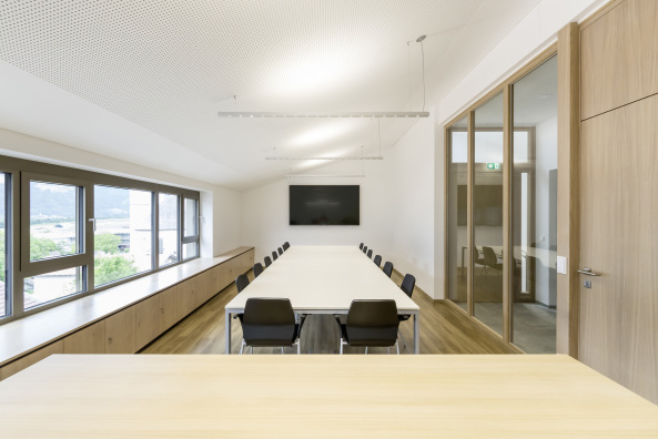 ATP, Vomp, �sterreich, Bibliothek, GEmeindahus, Foyer, Holz, Aluminium, Bronze