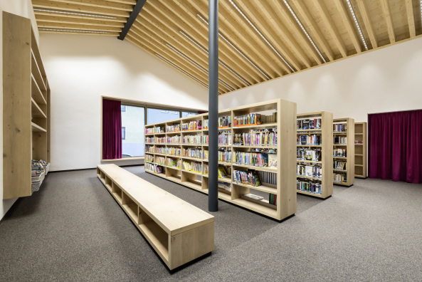 ATP, Vomp, �sterreich, Bibliothek, GEmeindahus, Foyer, Holz, Aluminium, Bronze