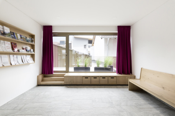 ATP, Vomp, �sterreich, Bibliothek, GEmeindahus, Foyer, Holz, Aluminium, Bronze