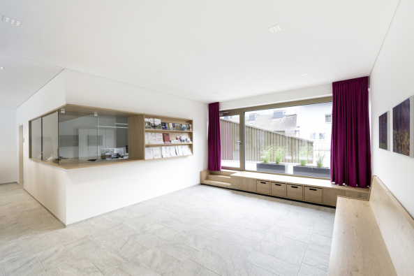 ATP, Vomp, �sterreich, Bibliothek, GEmeindahus, Foyer, Holz, Aluminium, Bronze