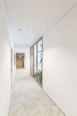 ATP, Vomp, �sterreich, Bibliothek, GEmeindahus, Foyer, Holz, Aluminium, Bronze