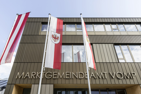 ATP, Vomp, �sterreich, Bibliothek, GEmeindahus, Foyer, Holz, Aluminium, Bronze