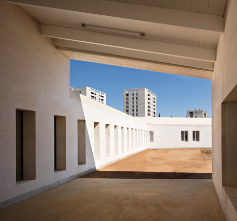 Jugendvollzugsanstalt, Haftanstalt, Gefngnis, COMBAS Architectes, Naturstein, Knast, prison, correctional facility,