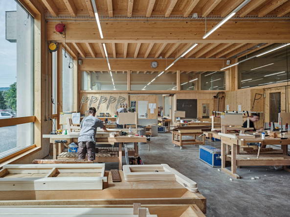Schweizer Ausbildungszentrum von Peter Moor Architekten