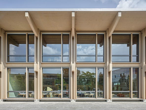 Schweizer Ausbildungszentrum von Peter Moor Architekten
