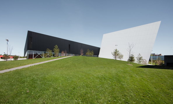 Complexe Sportif Saint-Laurent, Montreal, Saucier+Perrotte Architectes, HCMA, American Architecture Prize 2017