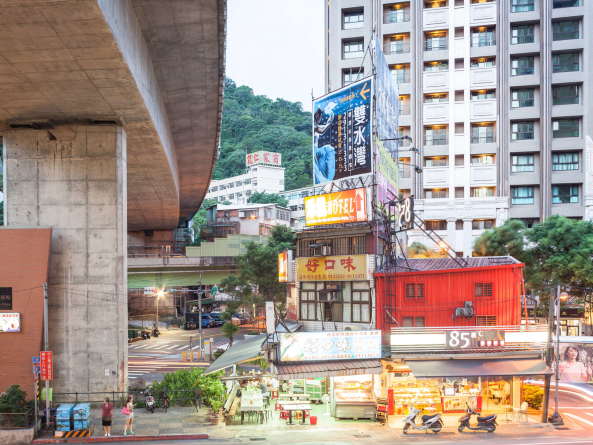 The Velvet Cell, Peter Bialobrzeski, City Diaries, Eanna de Freine, tales from beneath the arches, Taipeh