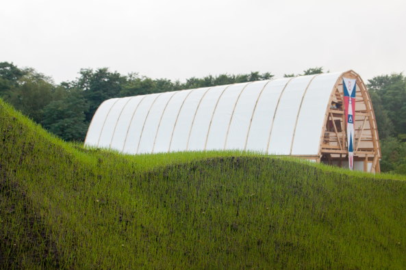 constructlab; the Arch; Alexander R�mer; Plastikm�ll; Baumaterial; Baustelle; Bogen; Monument; Forschung; Watenscheid; Zeche; bewohntes Bauger�st; Baukollektiv; Intervention; Belgien